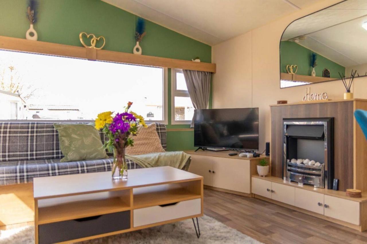 Tattershall Lakes Private Hot Tub Lodge - Sleeps 6 Lincoln Eksteriør bilde