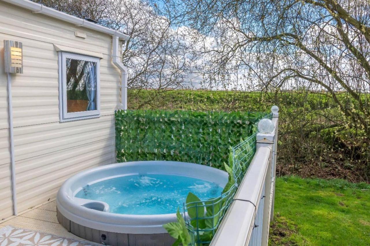 Tattershall Lakes Private Hot Tub Lodge - Sleeps 6 Lincoln Eksteriør bilde